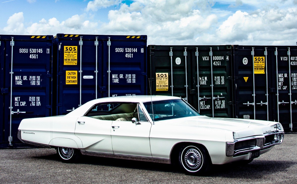 1967 Pontiac Bonneville Image 2